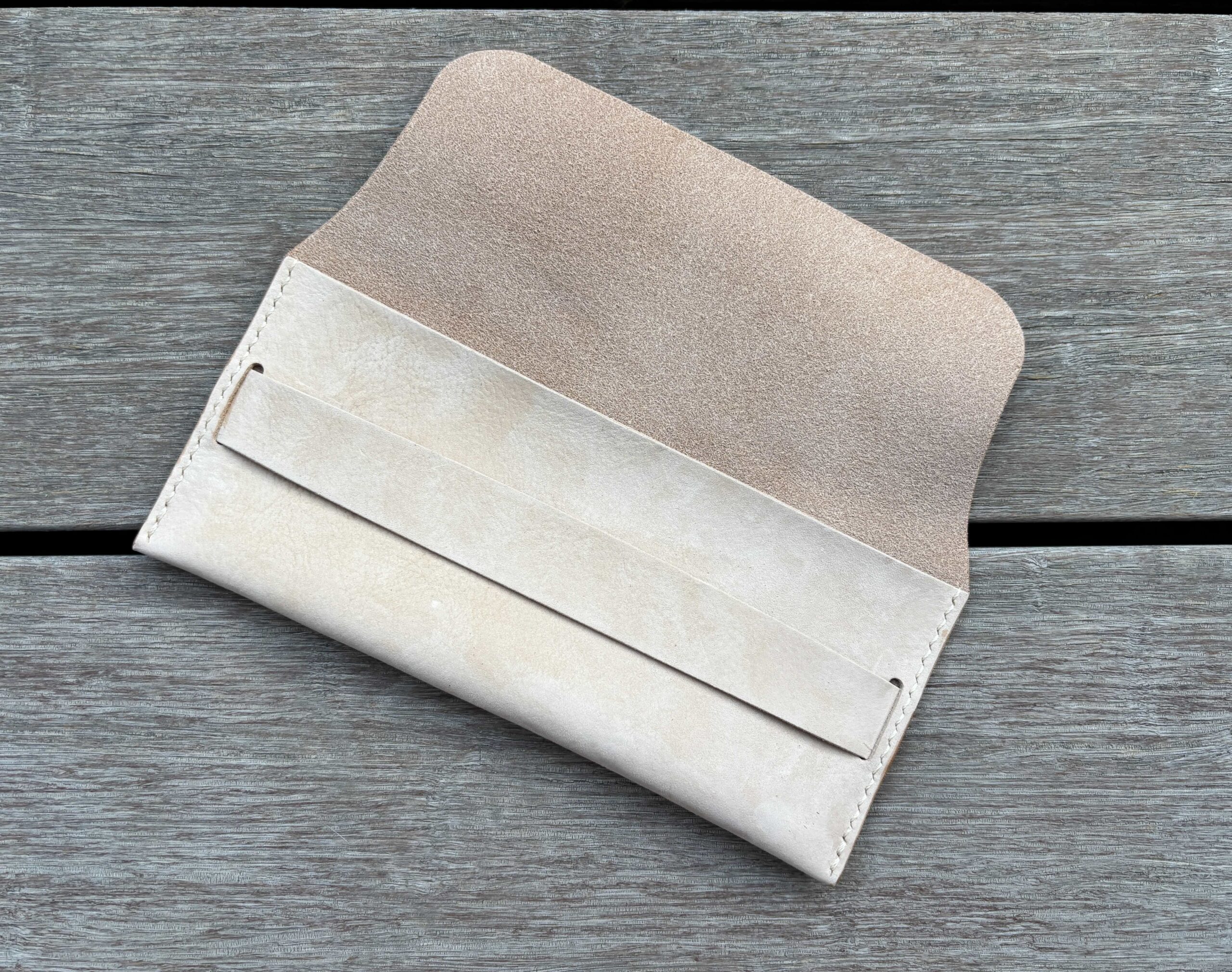 Slide – Leather horizontal long wallet with strap closure - Image 2