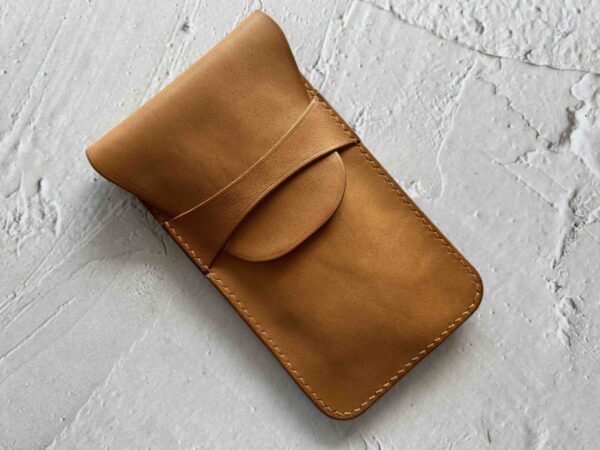 Vertical pencil pouch