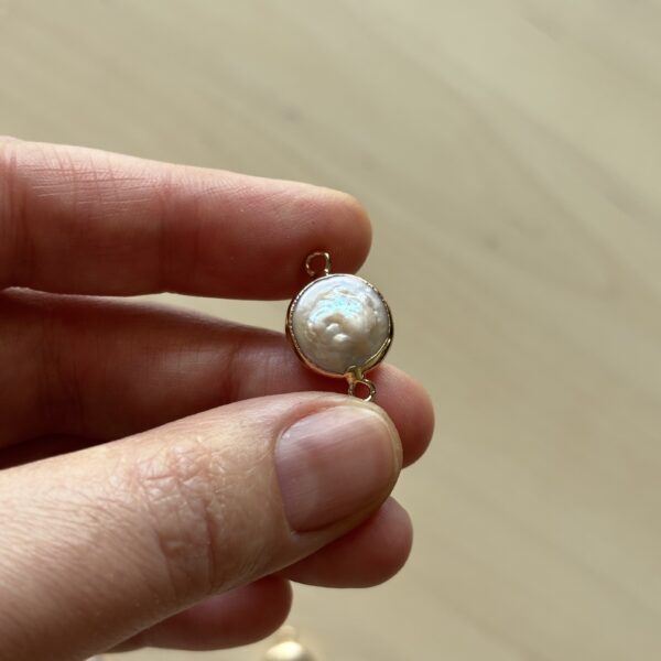 Freshwater Pearl & Shell Folio Connector - Image 4