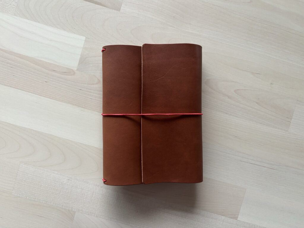 classic-trifold-journal-handstitchedleathert