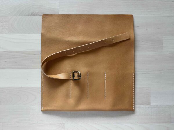 Leather pen roll with buckle - Image 4