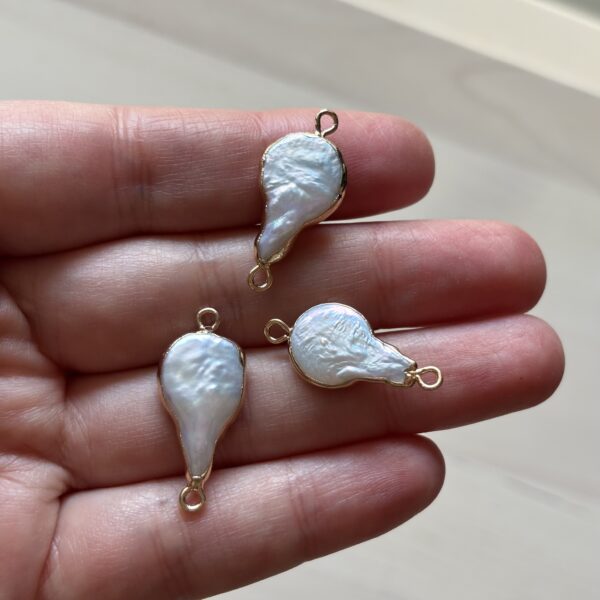 Freshwater Pearl & Shell Folio Connector - Image 6