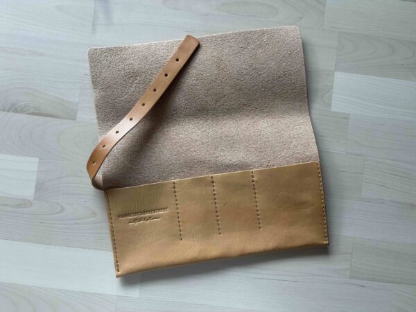 Pen roll with buckled belt closure - Image 10