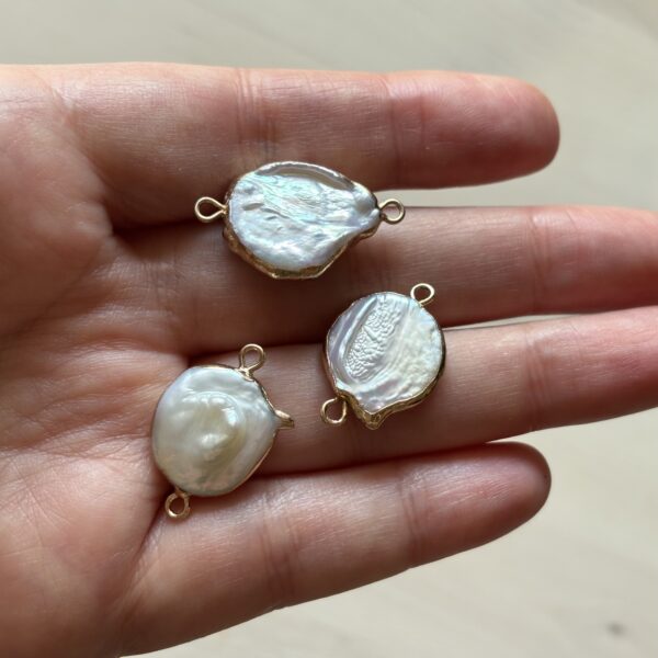 Freshwater Pearl & Shell Folio Connector - Image 5