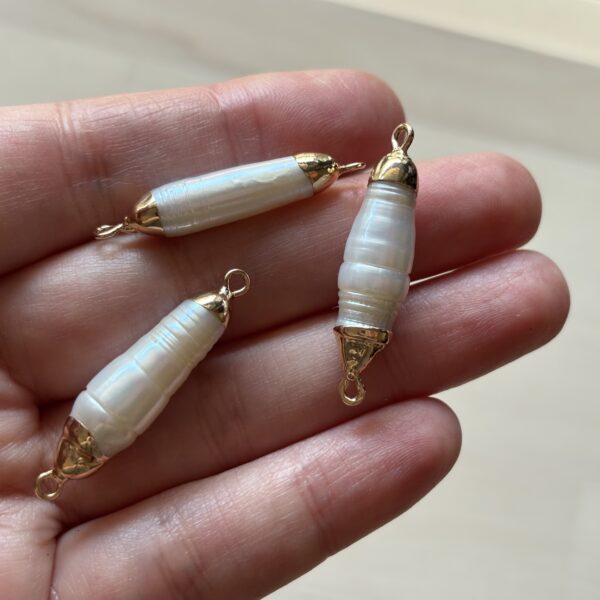 Freshwater Pearl & Shell Folio Connector - Image 3